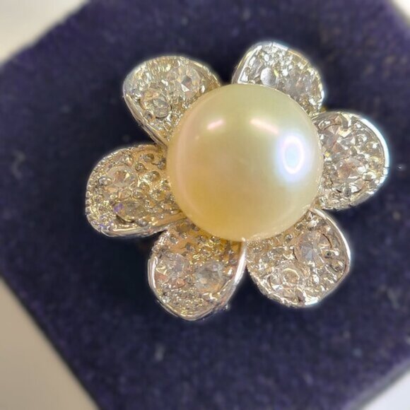 Genuine White Pearl and Swaroski Flower Ring Size 5.5 - Picture 4 of 7